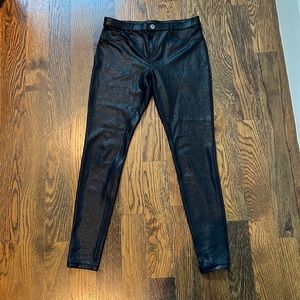 Hue leather look stretch leggings EUC